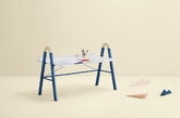 这一组儿童家具采用模块化的组合方式，在功能上十分灵活。例如，矮桌在将桌面倾斜后便形成一个画板，婴儿床在将栅栏去掉后便可以作为沙发使用。该系列家具在材料和细节的上也十分注重舒适和安全性，色彩也丰富多样。（实习编辑：陈尚琪）