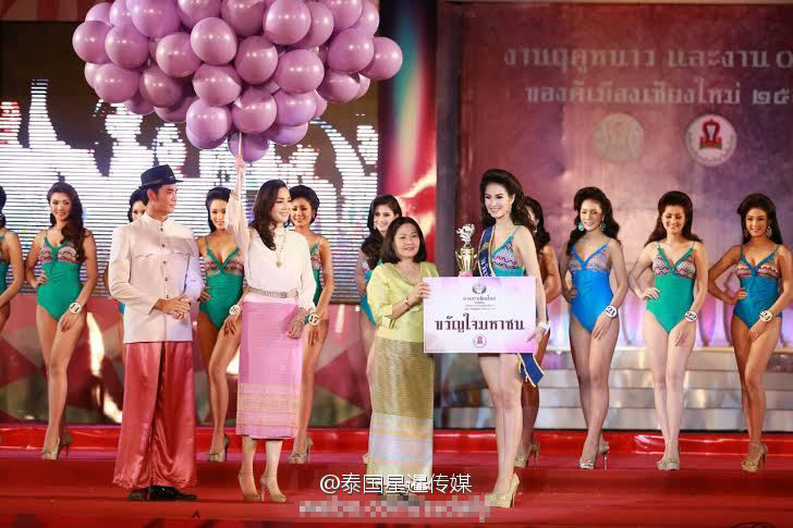 <em>韩国女星</em>姜艺彬<em>写真</em>秀黄金身材 蜂腰美臀媲美