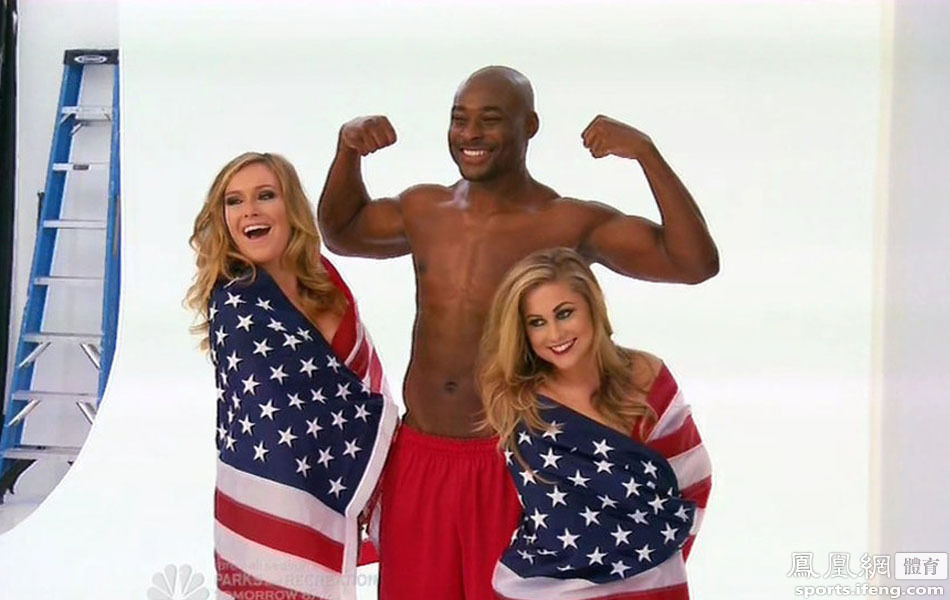 街球手特雷尔欧文斯穿船袜拍摄大片 与女性超