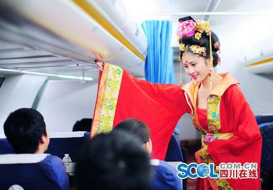 组图:大学生开动漫<em>咖啡厅</em> <em>女仆</em>为你<em>日语</em>服务