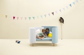 Dot and Cross是一个专门针对儿童推出一系列平板家具的意大利品牌，由当地的Dogtrot事务所与设计师Daniele Bortotto、Giorgia Zanellato合作创立。Dot and Cross的产品采用模块化的组合方式，在功能上十分灵活。例如，矮桌在将桌面倾斜后便形成一个画板，婴儿床在将栅栏去掉后便可以作为沙发使用。该系列家具在材料和细节的上也十分注重舒适和安全性，色彩也丰富多样。（实习编辑：刘宁馨）