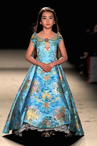 周迅登《<em>时尚</em>先生》封面 穿透视睡衣展<em>性感</em>风