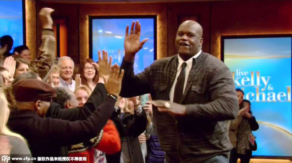 奥尼尔参加脱口秀上演超囧一刻 座椅太小被卡