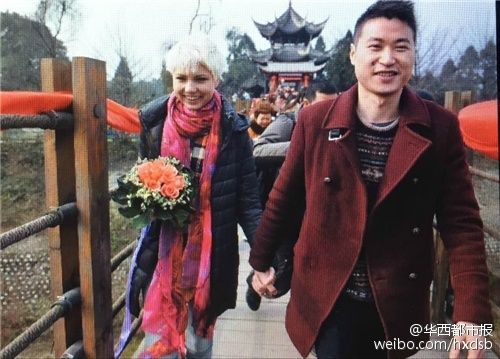 四川:26岁<em>乌克兰女孩</em>扮熊猫向中国小伙求婚_资