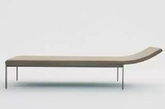 4. 这款极简的沙发床由比利时设计师Vincent van Duysen设计。