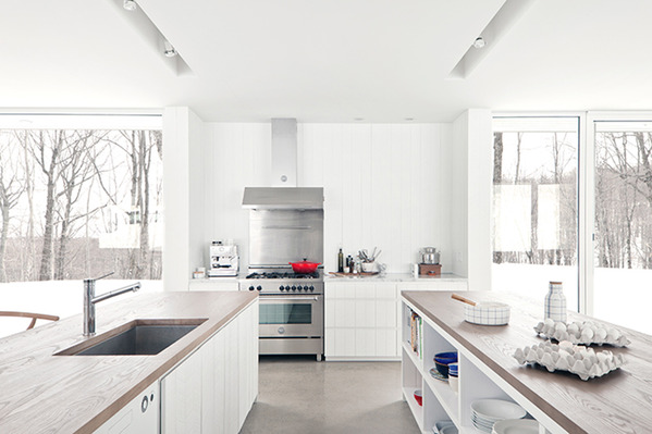 加拿大纯白背景公寓 厨房成家庭中心