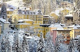 Bad Gastein巴特加斯泰因，奥地利
位于萨尔茨堡高陶恩国家公园为1.000米以上，是一座建筑在陡峭悬崖的城市，于中世纪时的天然温泉浴池有治疗作用闻名，除了是滑雪渡假胜地，坐落于此的高级饭店让此地看起来如童话风景。（实习编辑：周芝）