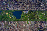 纽约：画面中的绿色区域是纽约市民闲来无事最喜欢去的中央公园，公园占地面积比摩纳哥公国都大。而环绕中央公园的高楼形成了纽约的中心城区——曼哈顿。