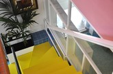Point Superme 建筑工作室为雅典的一个有孩子的家庭设计了这个明快、活泼的公寓。整套设计中，大胆地采用简明的几何图形和萌萌的颜色，营造亲切、可爱的生活气息。房子是两个独立的单位，由中间的楼梯进行连接。以类似的方式，其他的定制结构被引进，有效地将一楼的开放空间进行切分的同时，制造着它们之间的视觉联系。楼上的空间，则沿用了活泼的色彩——门上有缤纷的色彩细节、一个大的粉红色旭日在楼梯的顶端……整套公寓的设计，让孩子能够发挥自然天性，愉快地玩耍。（实习编辑：周芝）