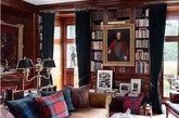 NO.5 Ralph Lauren
Ralph Lauren的家位于纽约州的贝德福德郡，大部分家居和工艺品都购自英国和法国，有19世纪的荷兰吊灯，路易十五风格的沙发，18世纪的中国茶几，17世纪的波斯地毯，当然也夹杂了不少Ralph Lauren的家居系列。