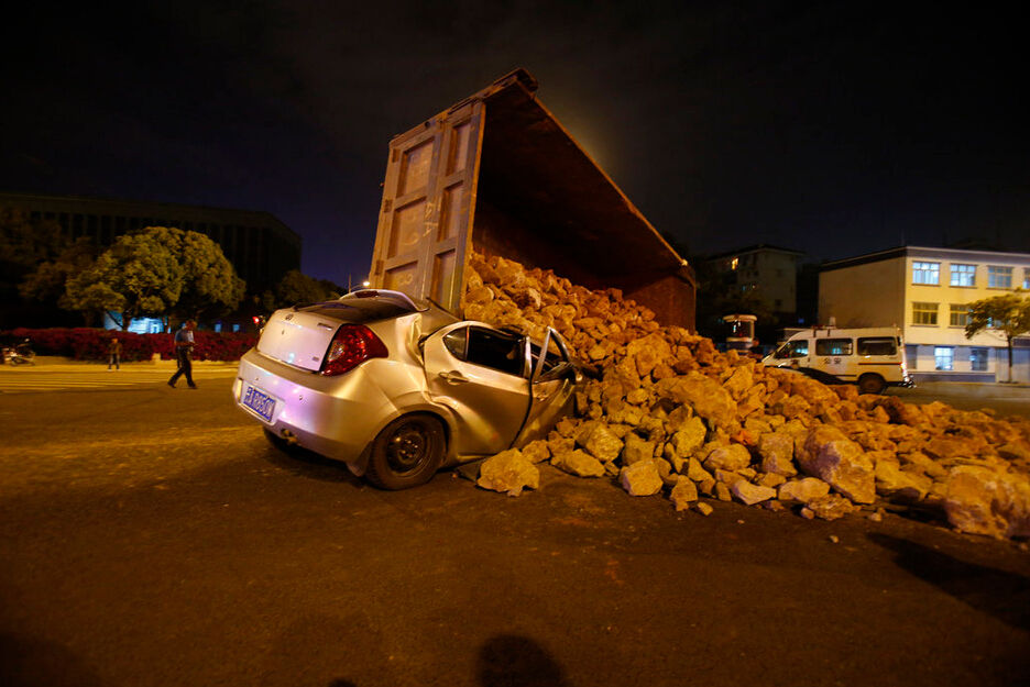 高清:足不出户看北京动物园海豚表演