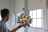 Stochastic
由丹尼尔Rybakken设计的经典吊灯，微妙的硼硅玻璃球体，从日常视图隐藏光源，它发出的光变为该组合物的主要部分。
