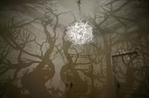 16.枝形吊灯让你恍如置身丛林
小孩子的房间慎用……估计会留下心理阴影。