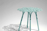Campana兄弟和A Lot Of Brasil家具公司合作创作了Estrela Collection系列产品——光影镂空桌椅。桌子和椅子的面，都由镂空的花纹组成。在光线的照射下，就可以看到地面上漂亮的影子，唯美浪漫。（实习编辑：周芝）
