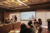 蔡楚曦与代表团分享了上海和平饭店改造以及杭州萧山兰博基尼酒店的的项目经验。