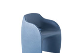 意大利的2BD设计工作室为Area Declic设计了一款柔软舒适的户外椅——棒棒糖。流线形造型和聚氨酯材质共同打造的椅子为你在户外放松提供了一个舒服的地方。聚氨酯材质不仅手感柔软，还能防水，而且结实耐用，可以适应户外的各种条件（实习编辑：谭婉仪）