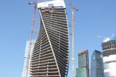 九.莫斯科进化大厦（Evolution Tower）
莫斯科进化大厦是莫斯科国际商业中心的一部分，由建筑师Tony Kettle设计。每层楼相对前一层扭转3°，到达顶端时，整体扭转 135° 。该建筑始建于2007年，预计将于2013年竣工。