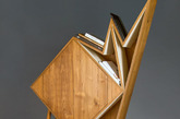 阿联酋设计师Aljoud Lootah推出了一组创意几何家具，与其说是家具不如说是线条的艺术品。（实习编辑：谭婉仪）