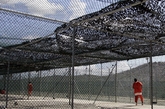 关塔那摩监狱经常受到人权组织的谴责。