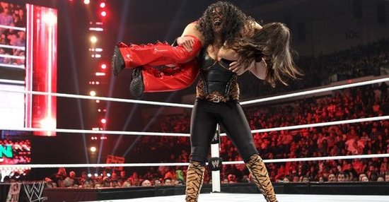 wwe摔跤女王激战图片