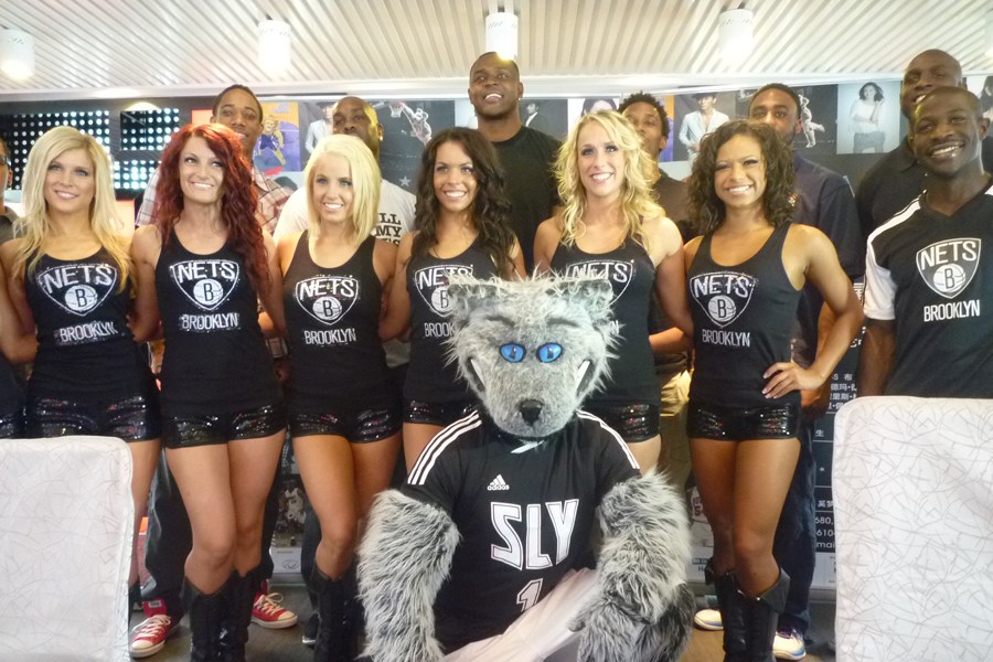 佩顿詹宁斯等nba球星游珠江[高清]