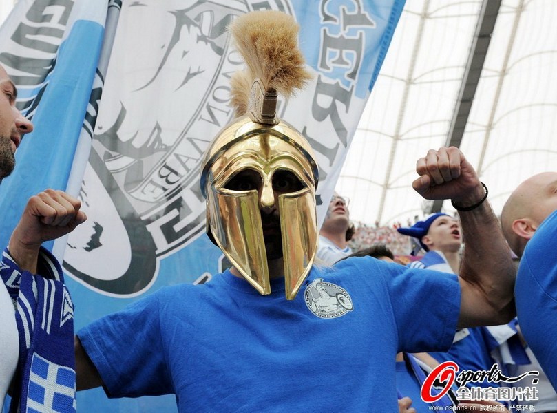 欧洲杯6月9日花絮:波兰美女PK希腊战士[高清]