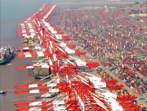 空中俯瞰上海自贸区洋山港集装箱码头