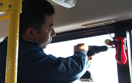 坊市区312辆公交车将安装车窗自动爆玻器
