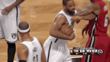 CBA水货肘击詹皇被无视 专家:在中国呆久了(g