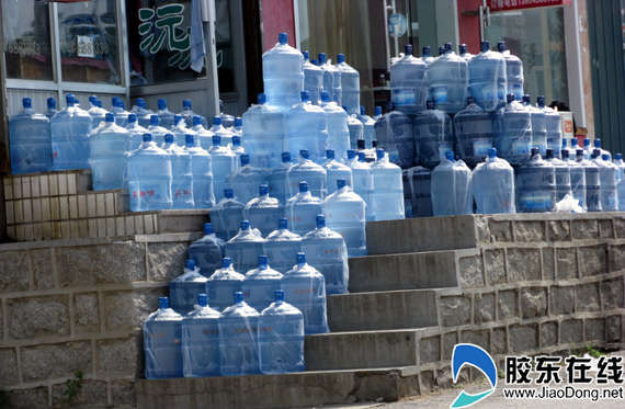 水店送水服务谁规范？ 一上午等不到一桶水(图)