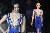 NE·TIGER 2012春夏发布的宝蓝色丝绸质地长裙呈现出莫小棋自身的华贵与优雅气质，超深V的设计令她性感十足，精美的刺绣更显奢华。
