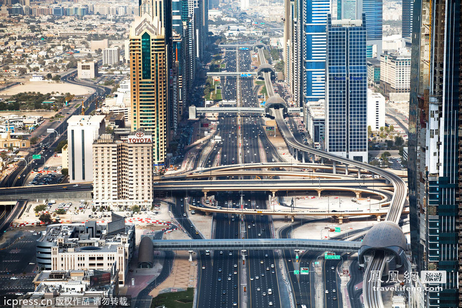站在迪拜至高点俯瞰世界 看繁华中东