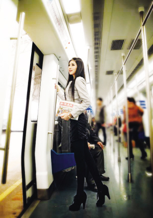 蓝旖琳:晨女郎首次轻轨外拍