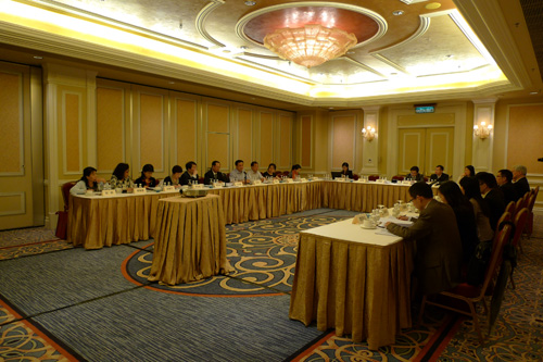 王志发出席《粤港澳区域旅游发展规划》座谈会