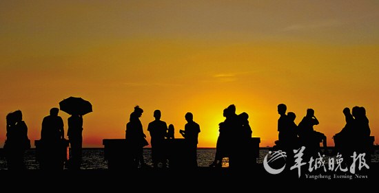 　　西子湾动人的夕阳风光 高雄市政府观光局供图