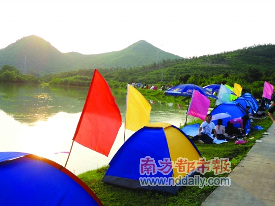 江华的“帐篷音乐节”吸引了许多外地游客。