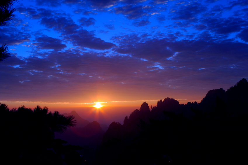 黄山狮子峰日出（图片来源：微图）