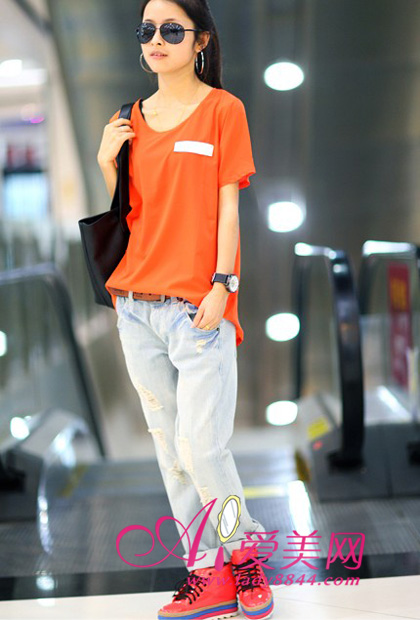 休闲显瘦T恤装扮 这个夏天零烦恼