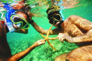 　　卡尼岛“蓝色珊瑚礁寻爱之旅”。（资料图片）