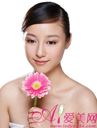 人中附近长痘的原因 解密最有效的祛痘方法_时
