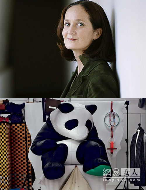 　　爱马仕全球艺术总监Pascale Mussard女士和她设计的价值10万美元的熊猫玩偶