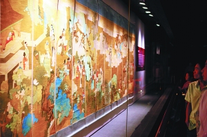 　　任伯年的《群仙祝寿图》被单独陈列于第4展厅。