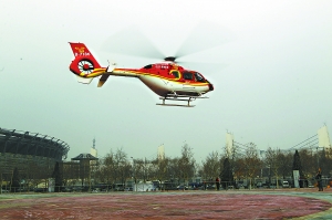 首架VIP型EC135直升机进京/程功