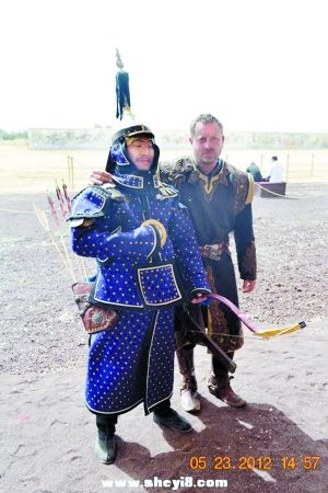 重庆耍娃痴迷古法制角弓