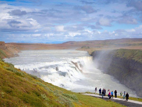 　　黄金瀑布（冰岛）