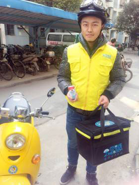 南京外卖界钟汉良走红 化身弗瑞希送奶小哥大