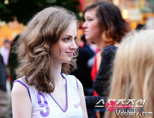 欧洲杯最美女孩19岁玛格达甜美动人迷倒球迷_讲堂频道_凤凰网