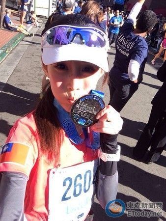 <em>美女主播</em>受春上村树作品激励 跑完沙地马拉松