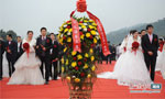 纪念毛泽东诞辰 百位新人韶山举行红色集体婚礼