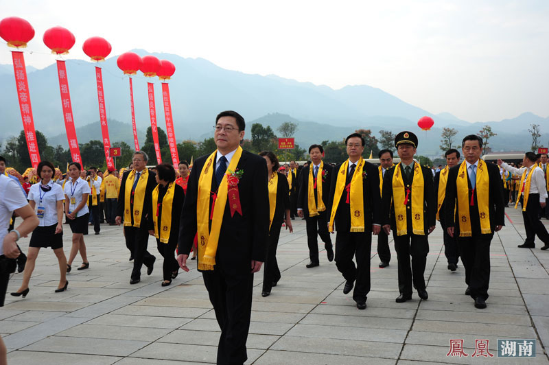 10月11日上午，甲午年炎帝陵祭祖大典在中华民族始祖炎帝神农氏陵寝地——湖南省炎陵县炎帝陵举行。湖南省委副书记、省长杜家毫担任主祭人，副省长李友志主持。